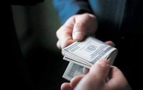 У Хмельницькій області на хабарі 1,2 тисячі доларів затримали заступника голови ОТГ