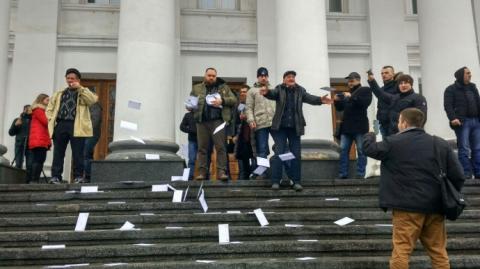 У Полтавській міськраді зчинилися бійки: в місті сніговий колапс