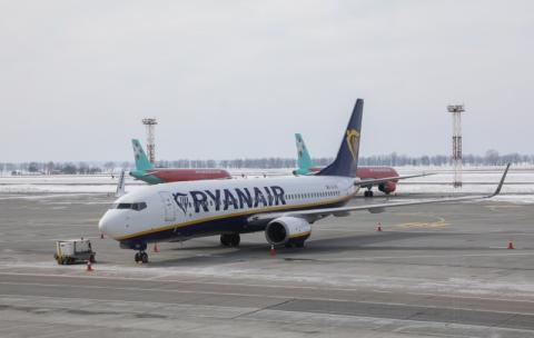 Авіаквитки мають бути доступними для більшості українців – Президент під час підписання контрактів з авіакомпанією Ryanair