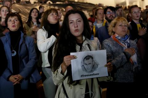 "Україна з тобою!": на НСК "Олімпійський" відбулася акція на підтримку Сенцова "Україна з тобою!": на НСК "Олімпійський" відбулася акція на підтримку Сенцова