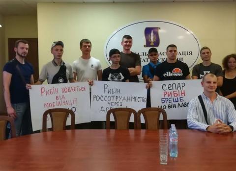 "Методи банди" - адвокати обурені нападом на офіс НААУ активістів з С14 "Методи банди" - адвокати обурені нападом на офіс НААУ активістів з С14