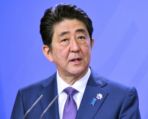 Японський прем’єр – вперше за 75 років – їде до Австралії