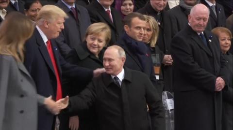 Путін і Трамп останніми прибули на церемонію в Парижі, потисли руки