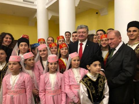 Президент привітав лідера кримськотатарського народу Мустафу Джемілєва з ювілеєм