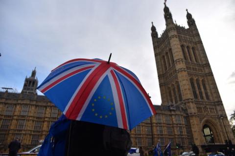 Через відкладене голосування щодо Brexit парламент Британії проведе термінові дебати
