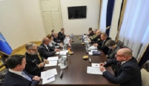 Війна на Донбасі не завадить Україні перейти на стандарти НАТО, – Турчинов