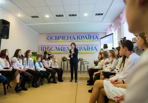 У Чернігові Марина Порошенко привітала переможців Всеукраїнських і Міжнародних змагань з української мови та літератури з Міжнародним днем рідної мови