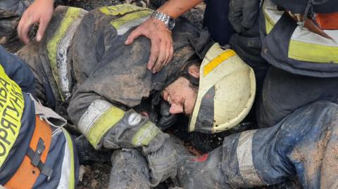 У Дніпрі на пожежників обвалився дах: троє постраждалих