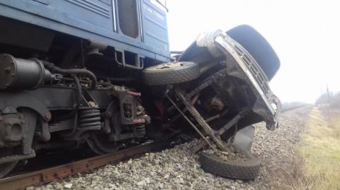 На Закарпатті поїзд переїхав вантажівку: є загиблі