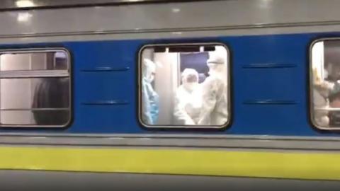 У Києві перевіряли потяг з ЄС, в якому люди з температурою