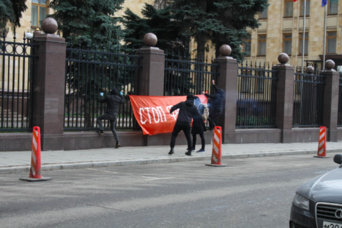 Чехія висловила протест Росії через напад на посольство у Москві