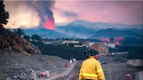 На Канарах триває виверження вулкана: зруйновані 100 будинків, лава сповільнила хід
