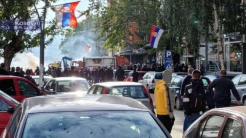 На півночі Косова – нові сутички, поліція застосувала сльозогінний газ