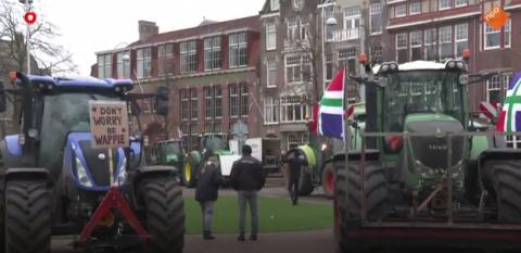 В Амстердамі зібралася велика демонстрація проти ковід-політики уряду