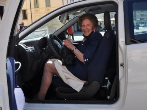 100-річній італійці поновили водійські права