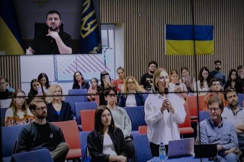 Маємо відбудувати нову Україну – державу, яка виборола свою незалежність і майбутнє – Президент під час спілкування зі студентською спільнотою Великої Британії