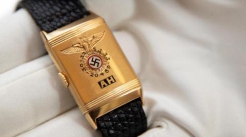 На аукціон виставили годинник Гітлера