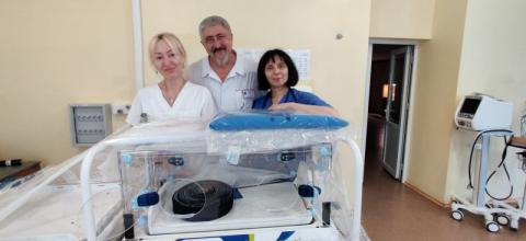 За підтримки першої леді українським медзакладам передано десять інкубаторів для виходжування новонароджених