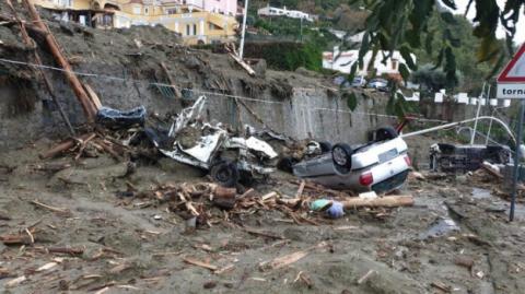 Зсув на острові біля Неаполя: підтвердилася загибель однієї людини, 11 вважаються зниклими