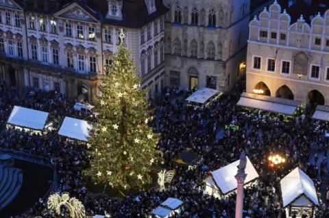 У Празі вперше після пандемії відкрили Різдвяний ярмарок, але освітлення буде менше