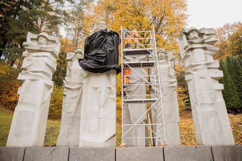 У Литві почали демонтаж найбільшого меморіалу радянським військам попри позицію комітету ООН