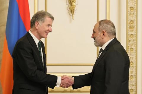 Прем'єр Вірменії прийняв у Єревані главу британської МІ6
