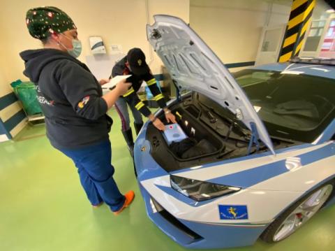 Італійська поліція на подарованому Lamborghini доправила донорські нирки пацієнтам