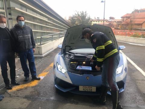 Італійська поліція на подарованому Lamborghini доправила донорські нирки пацієнтам