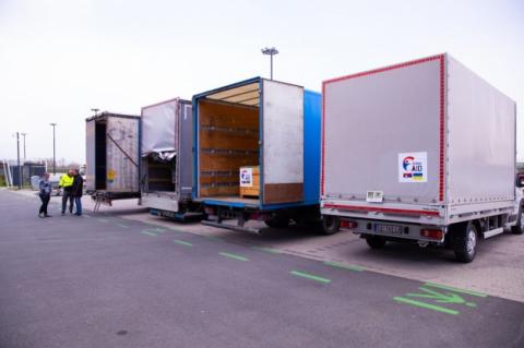 Уряд Сербії відправив чотири вантажівки енергодопомоги Україні