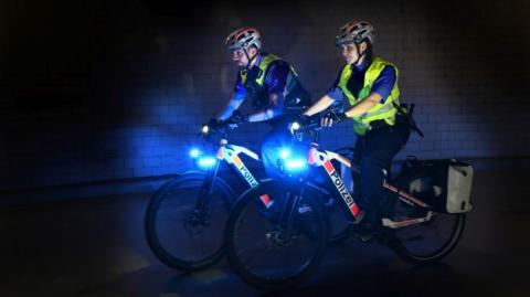 У Цюриху всі поліцейські велосипеди обладнають маячками й сиренами