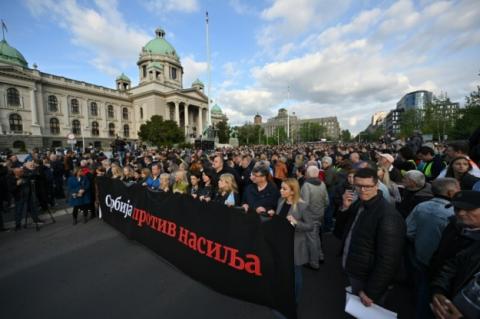 Стрілянина в Сербії: понад 10 тисяч людей у Белграді вимагають відставки урядовців