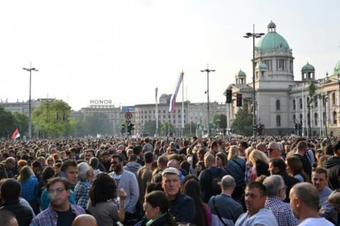 У Белграді вкотре відбулись багатотисячні протести через масові розстріли