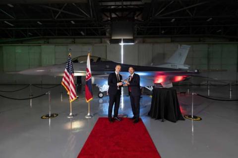 Словаччина першою в Європі отримає модернізований F-16