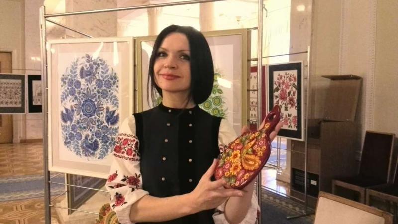 У Верховній Раді України відкрилася виставка робіт майстринь петриківського розпису Галини Назаренко та Ірини Кібець