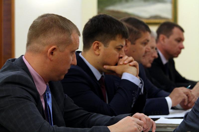 Успішний запуск концесії Херсонського морського торговельного порту – це ключове завдання, – Володимир Омелян Успішний запуск концесії Херсонського морського торговельного порту – це ключове завдання, – Володимир Омелян