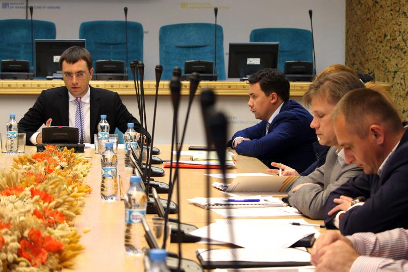 Огляд російськими прикордонниками суден, які йдуть через Керченську протоку в порти Маріуполя і Бердянська, є незаконним, - Володимир Омелян Огляд російськими прикордонниками суден, які йдуть через Керченську протоку в порти Маріуполя і Бердянська, є незаконним, - Володимир Омелян
