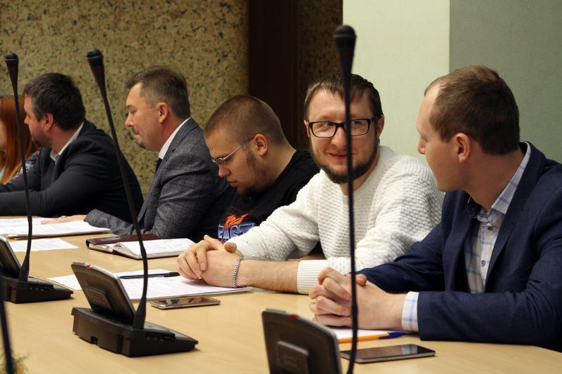 Сполучення із Маріуполем має бути в центрі уваги Укрзалізниці, - Володимир Омелян Сполучення із Маріуполем має бути в центрі уваги Укрзалізниці, - Володимир Омелян