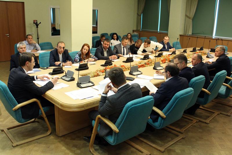 Сполучення із Маріуполем має бути в центрі уваги Укрзалізниці, - Володимир Омелян Сполучення із Маріуполем має бути в центрі уваги Укрзалізниці, - Володимир Омелян