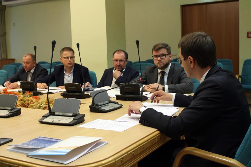 Сполучення із Маріуполем має бути в центрі уваги Укрзалізниці, - Володимир Омелян Сполучення із Маріуполем має бути в центрі уваги Укрзалізниці, - Володимир Омелян