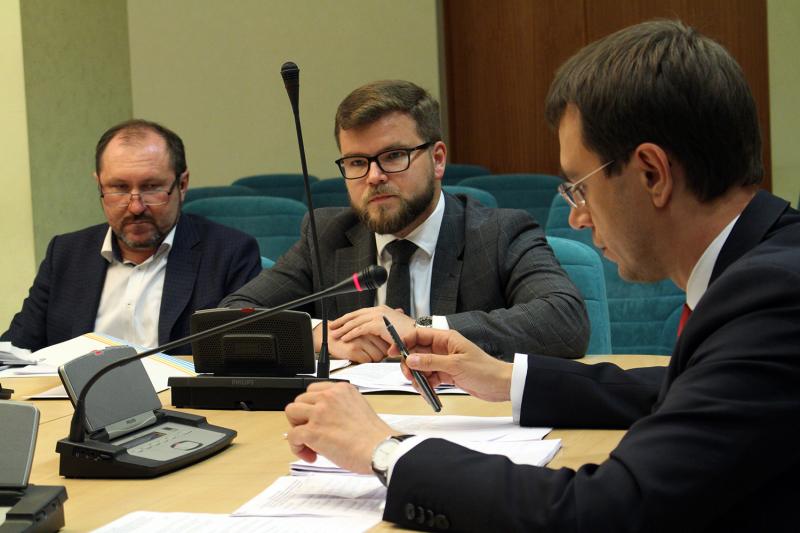Сполучення із Маріуполем має бути в центрі уваги Укрзалізниці, - Володимир Омелян Сполучення із Маріуполем має бути в центрі уваги Укрзалізниці, - Володимир Омелян