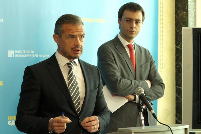 Субвенція з Дорожнього фонду місцевим бюджетам на ремонт доріг місцевого значення в 2018 році складає понад 11,5 млрд гривень, - Володимир Омелян Субвенція з Дорожнього фонду місцевим бюджетам на ремонт доріг місцевого значення в 2018 році складає понад 11,5 млрд гривень, - Володимир Омелян