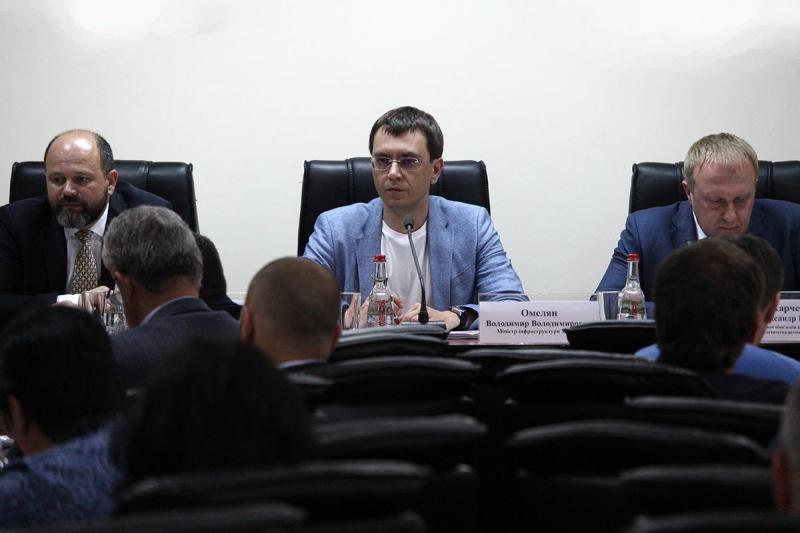 Керівництво Миколаївської області і Укравтодор мають посилити роботу щодо відновлення доріг Миколаївщини, - Володимир Омелян Керівництво Миколаївської області і Укравтодор мають посилити роботу щодо відновлення доріг Миколаївщини, - Володимир Омелян