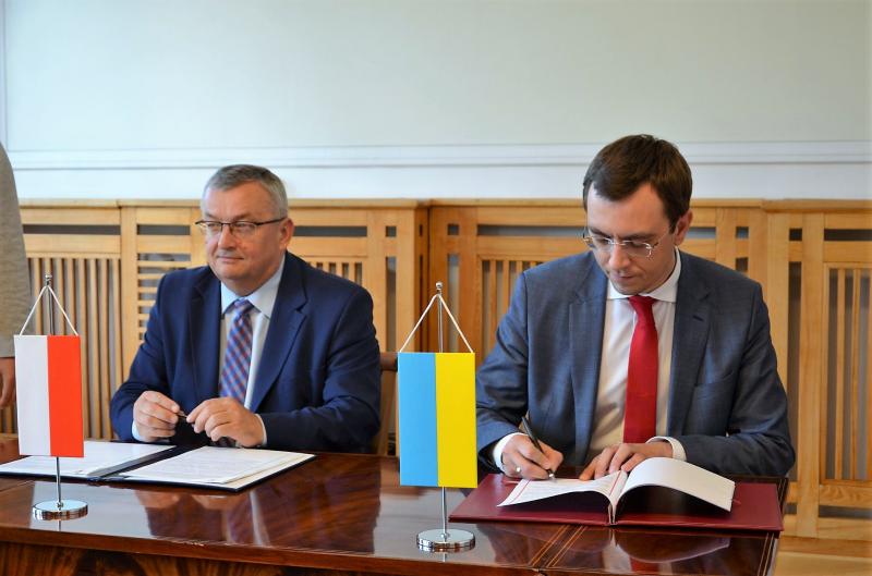Міністр інфраструктури України Володимир Омелян провів зустріч з Міністром інфраструктури Республіки Польща Анджеєм Адамчиком Міністр інфраструктури України Володимир Омелян провів зустріч з Міністром інфраструктури Республіки Польща Анджеєм Адамчиком