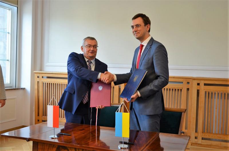 Міністр інфраструктури України Володимир Омелян провів зустріч з Міністром інфраструктури Республіки Польща Анджеєм Адамчиком Міністр інфраструктури України Володимир Омелян провів зустріч з Міністром інфраструктури Республіки Польща Анджеєм Адамчиком