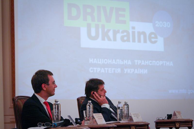 Володимир Омелян представив Національну транспортну стратегію до 2030 року «Drive Ukraine 2030» Володимир Омелян представив Національну транспортну стратегію до 2030 року «Drive Ukraine 2030»