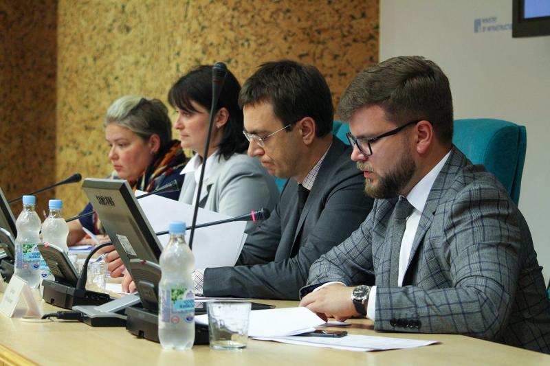 Необхідно забезпечити підприємства України якісним сервісом перевезення вантажів залізничним транспортом, - Володимир Омелян Необхідно забезпечити підприємства України якісним сервісом перевезення вантажів залізничним транспортом, - Володимир Омелян