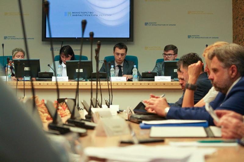 Необхідно забезпечити підприємства України якісним сервісом перевезення вантажів залізничним транспортом, - Володимир Омелян Необхідно забезпечити підприємства України якісним сервісом перевезення вантажів залізничним транспортом, - Володимир Омелян