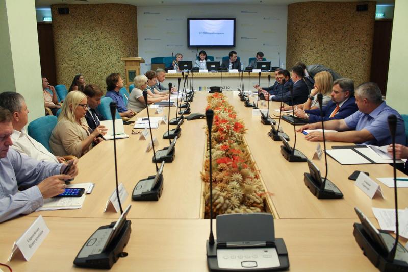 Необхідно забезпечити підприємства України якісним сервісом перевезення вантажів залізничним транспортом, - Володимир Омелян Необхідно забезпечити підприємства України якісним сервісом перевезення вантажів залізничним транспортом, - Володимир Омелян