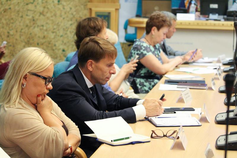 Необхідно забезпечити підприємства України якісним сервісом перевезення вантажів залізничним транспортом, - Володимир Омелян Необхідно забезпечити підприємства України якісним сервісом перевезення вантажів залізничним транспортом, - Володимир Омелян