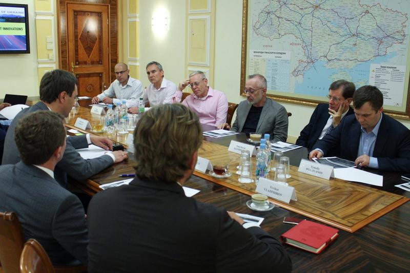 Тільки впроваджуючи передові транспортні технології, можна подолати відставання України від цивілізованого світу, – Володимир Омелян Тільки впроваджуючи передові транспортні технології, можна подолати відставання України від цивілізованого світу, – Володимир Омелян